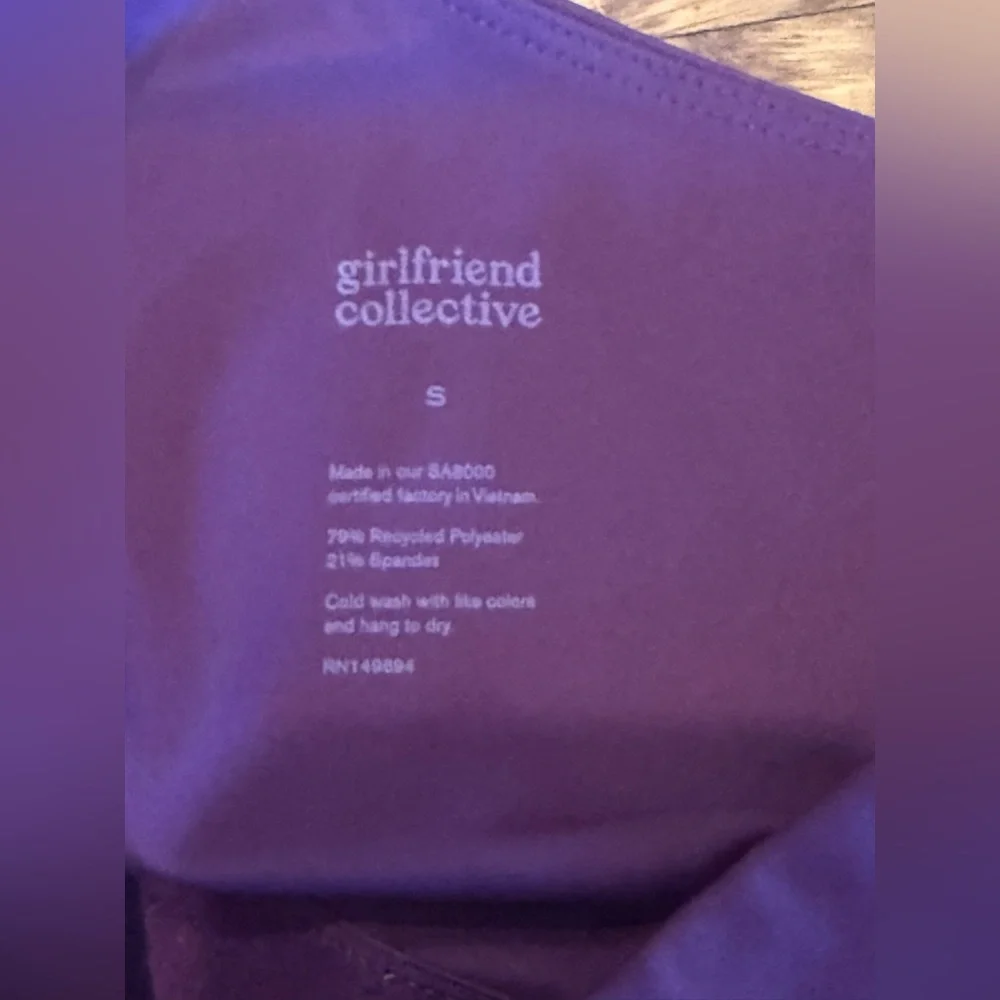 NWT. Girlfriend Collective. One-Shoulder Bianca Bra. Purple. Size Small.